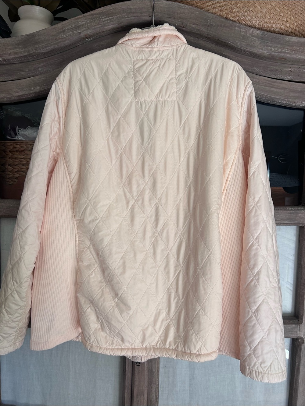 L.L. Bean Women's Pale Pink Quilted Puffer Jacket with Sherpa Collar - Picture 3 of 5